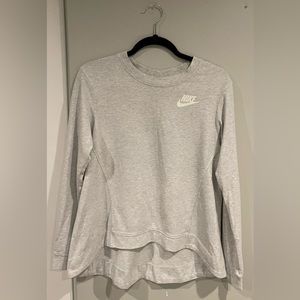 grey nike long sleeve, size small. good condition!